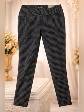 Women's Black Slim Dress Ankle Pants NWT